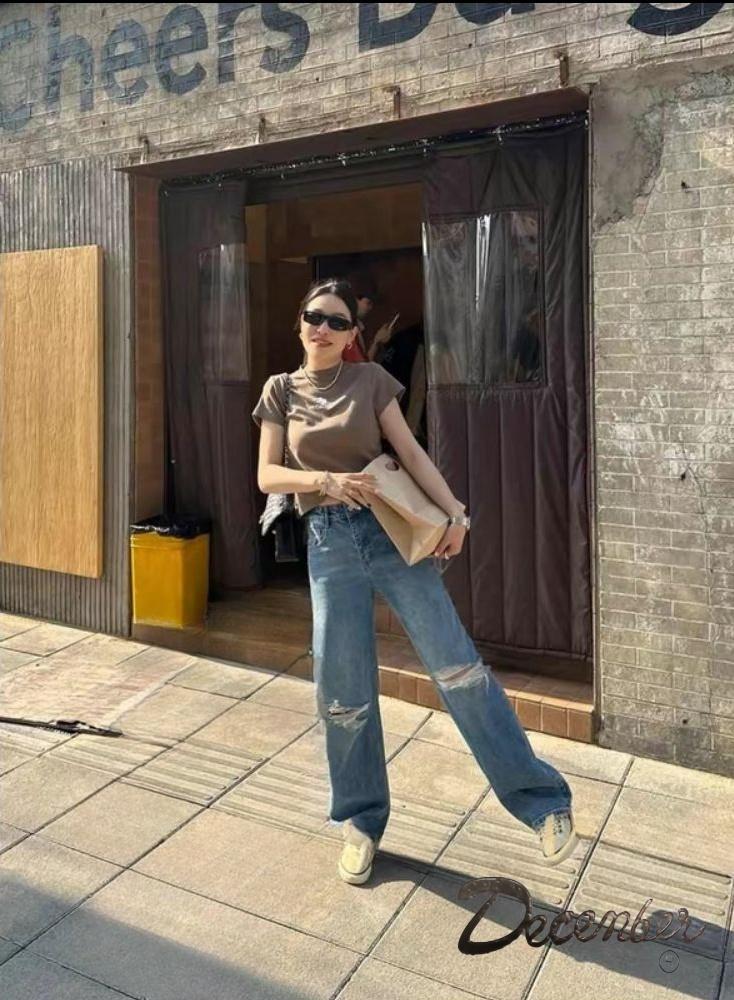 Highwaist Knee Cut Ripped Jeans New Trendy Fashion for Women - Comfortable and Stylish - Fit, Denim